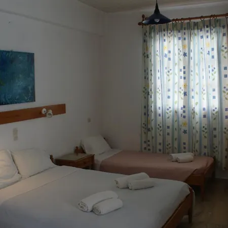 Eleftheria מלון *