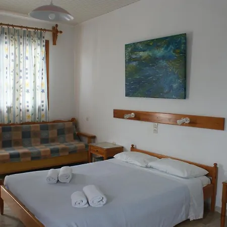 Eleftheria מלון *