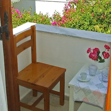 Eleftheria Парос