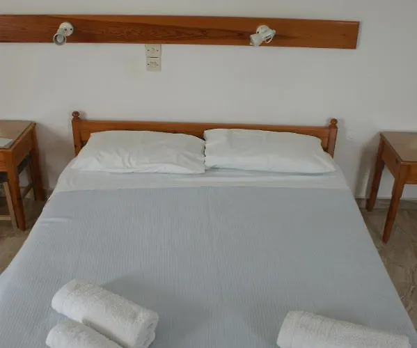 Ξενοδοχείο ελευθερία *