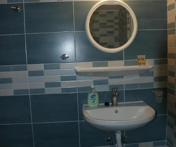 ελευθερία Ξενοδοχείο *