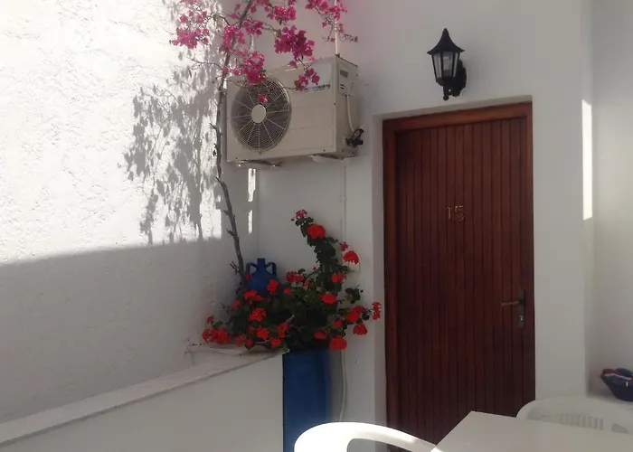 Ξενοδοχείο ελευθερία *